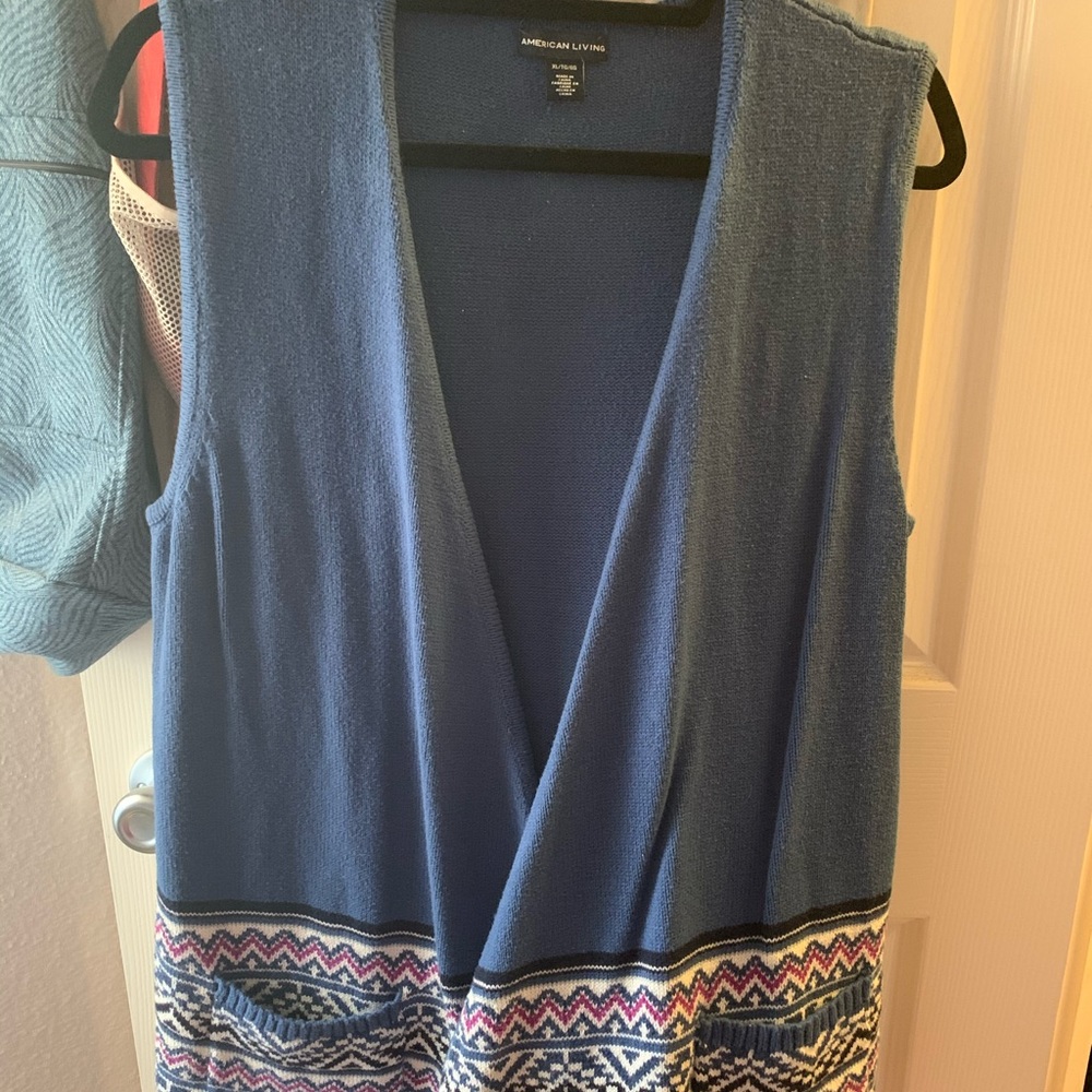 COPY - Sweater vest over piece